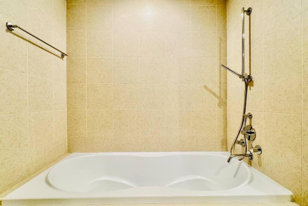 Luxe 2br With Fountain & Opera Views At Standpoint A *