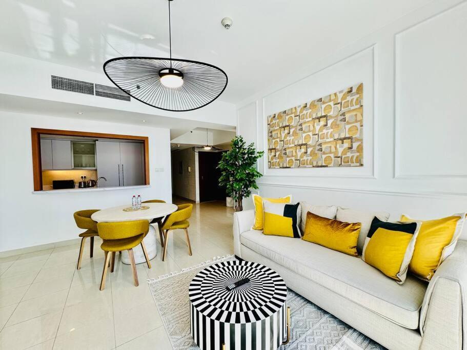Luxe 2br With Fountain & Opera Views At Standpoint A Apartment Dubai
