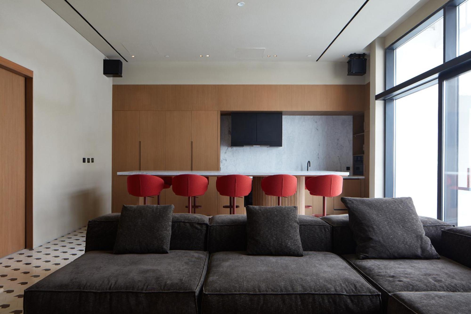 Executive At Upside Living, Business Travel Ready * Dubai