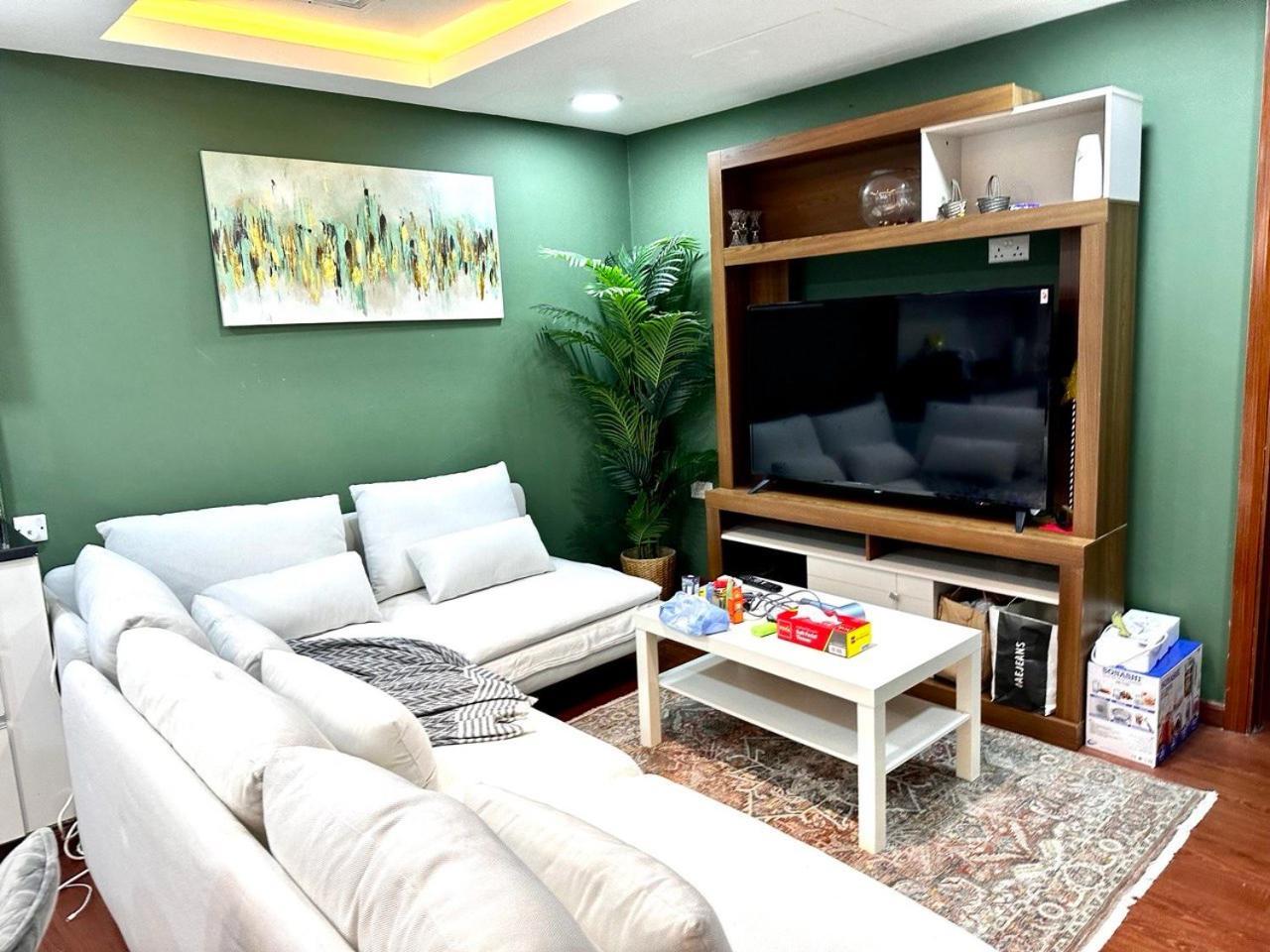 Cozy In Laya Jvc Apartment *