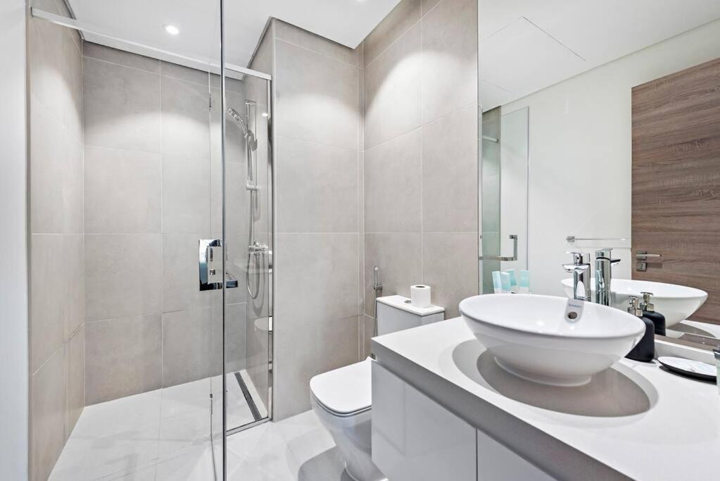 Stonetree - Elegant 1br With Stunning View Of Marina