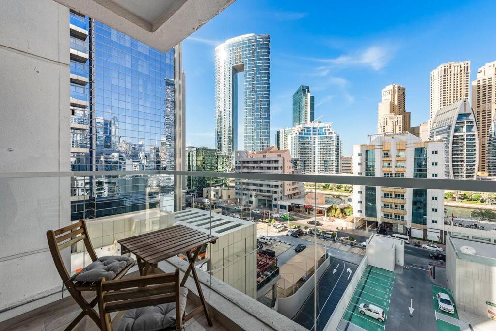 Stonetree - Elegant 1br With Stunning View Of Marina *