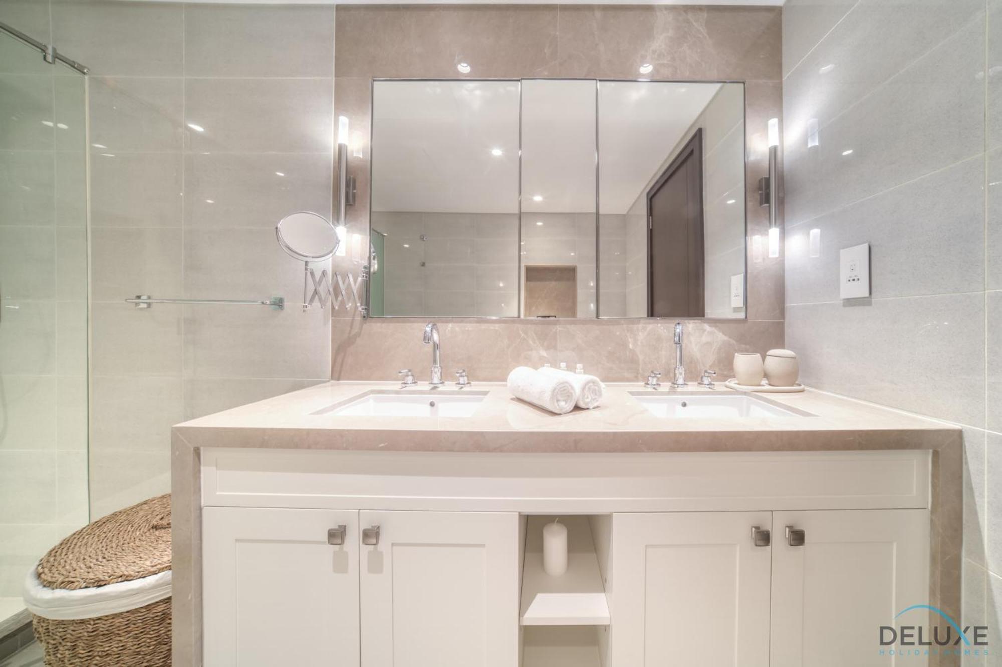 Plush 2br At Grand Opera Downtown By Deluxe Homes * Dubai