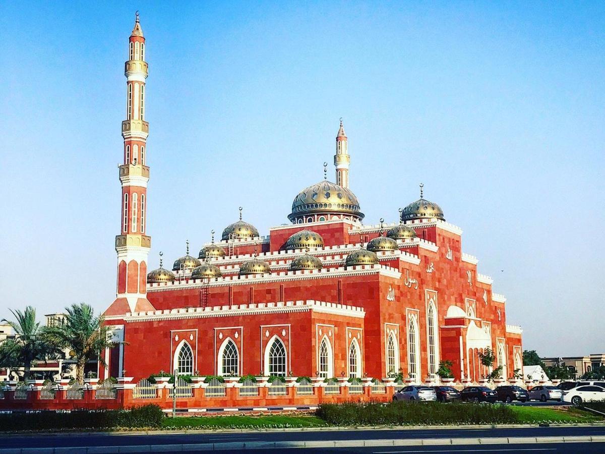 Homestay Nicest Partition In Barsha Heights Near Internet Metro *
