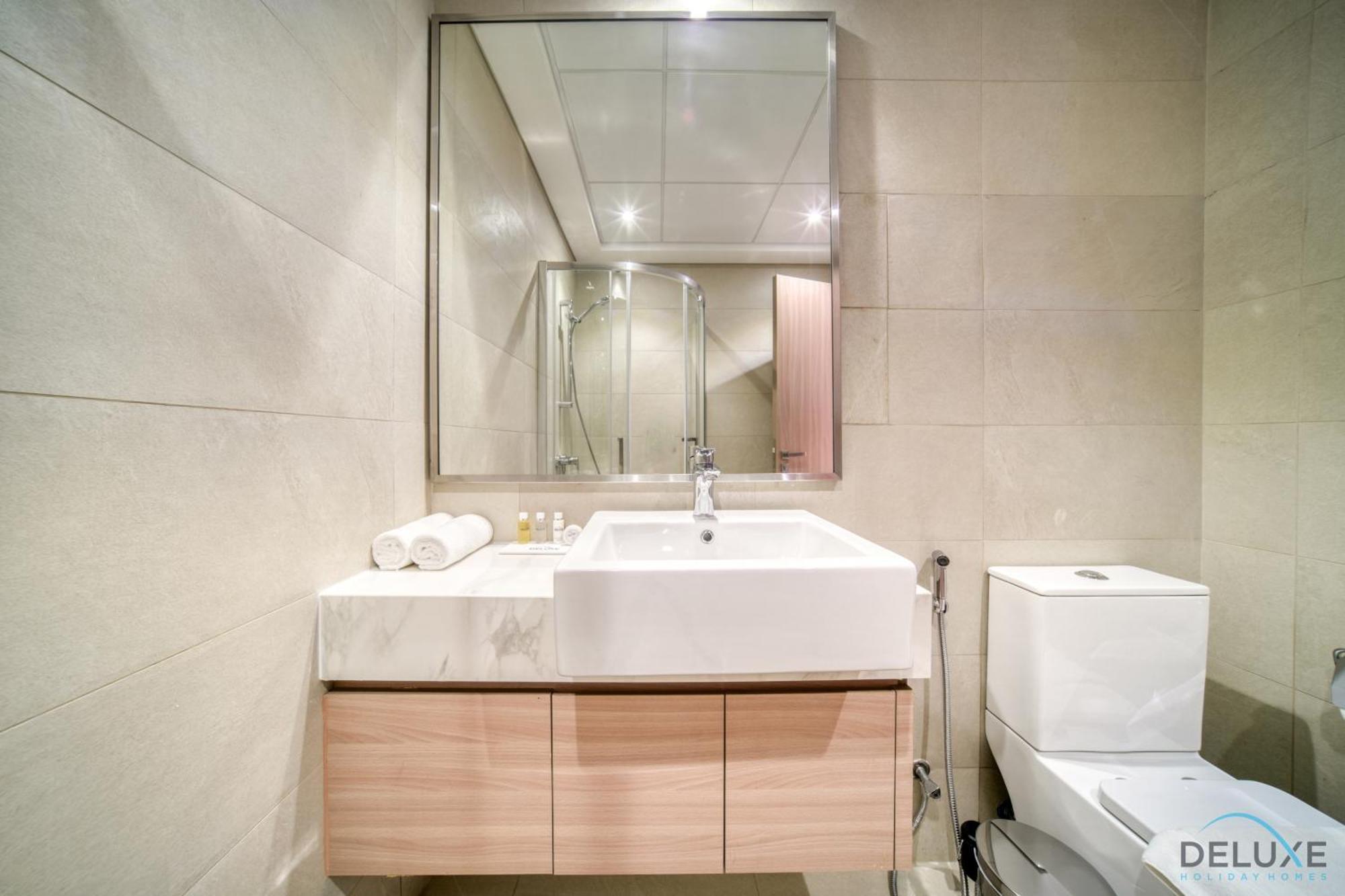 Apartment Sizeable 1br At Azizi Riviera 35, Al Merkadh By Deluxe Homes