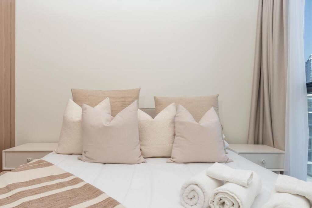 2bdr 12min From Downtown *
