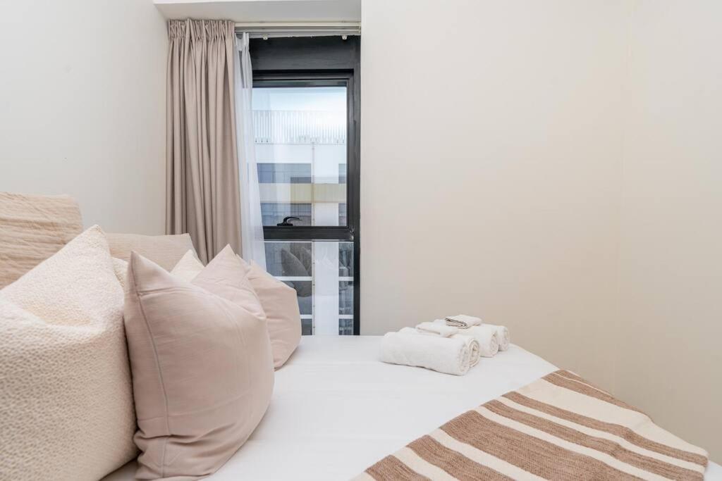2bdr 12min From Downtown * Dubai