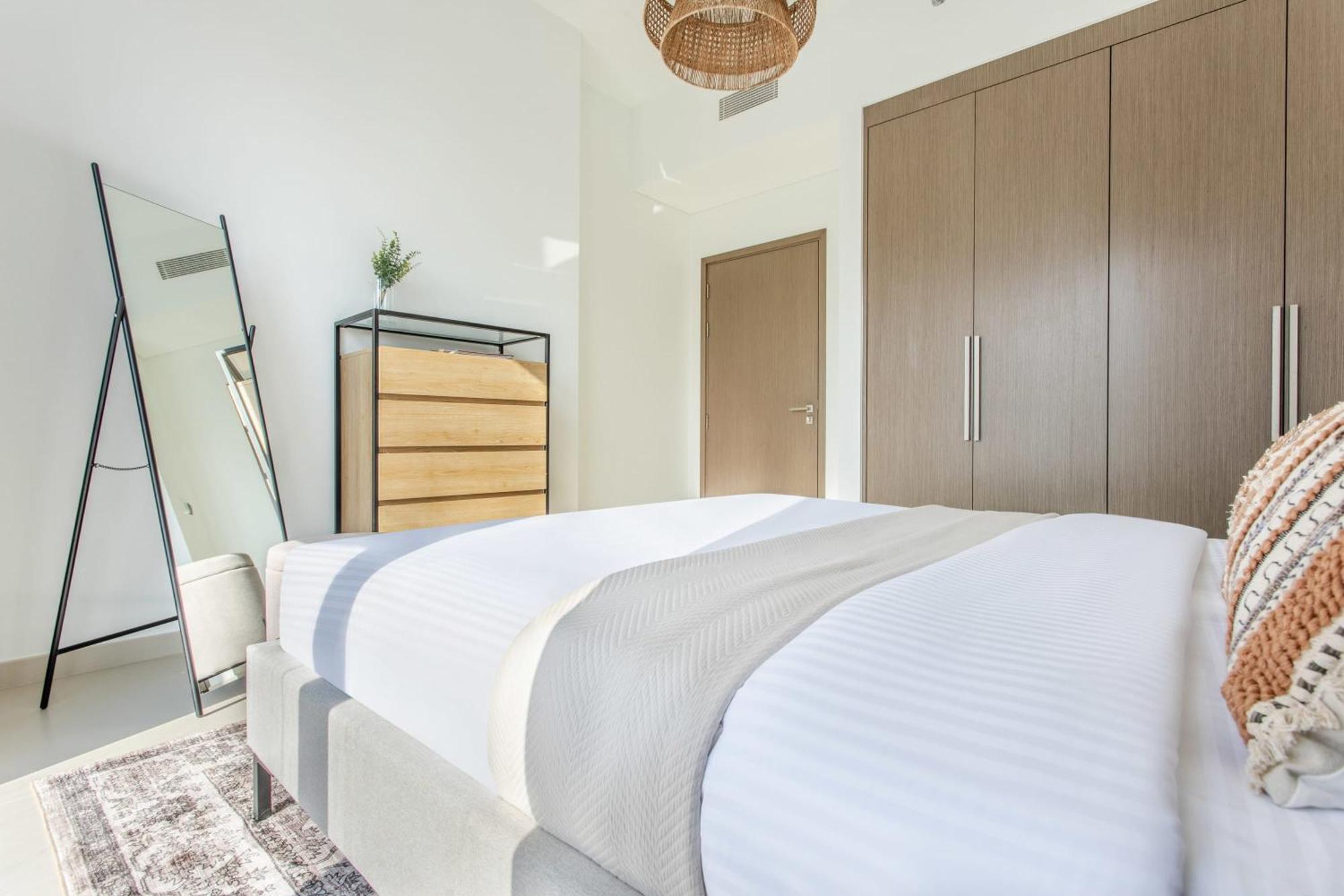 Apartment Frank Porter - Act One Act Two T1 Dubai