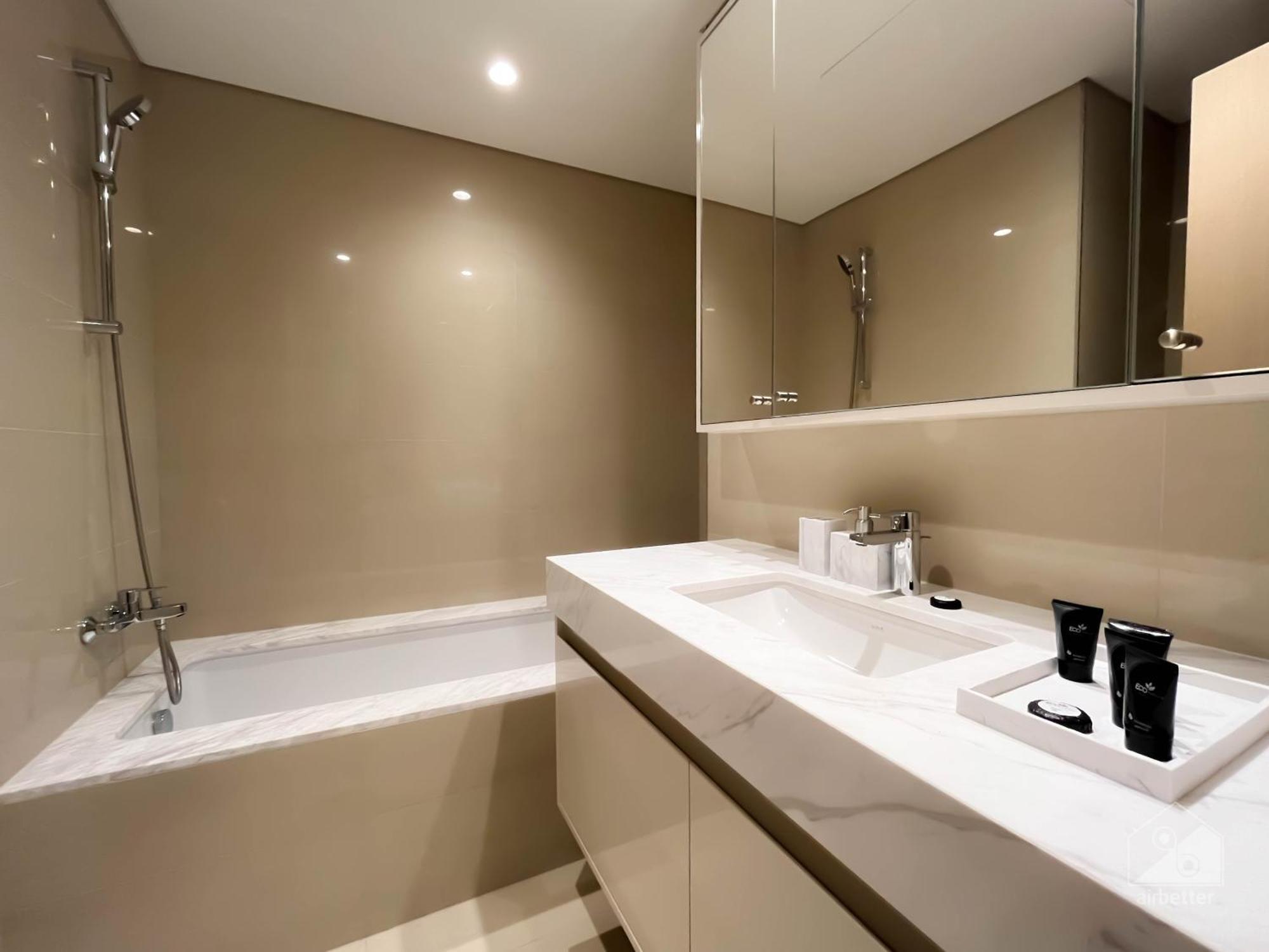 Luxurious With Breathtaking View In Downtown
