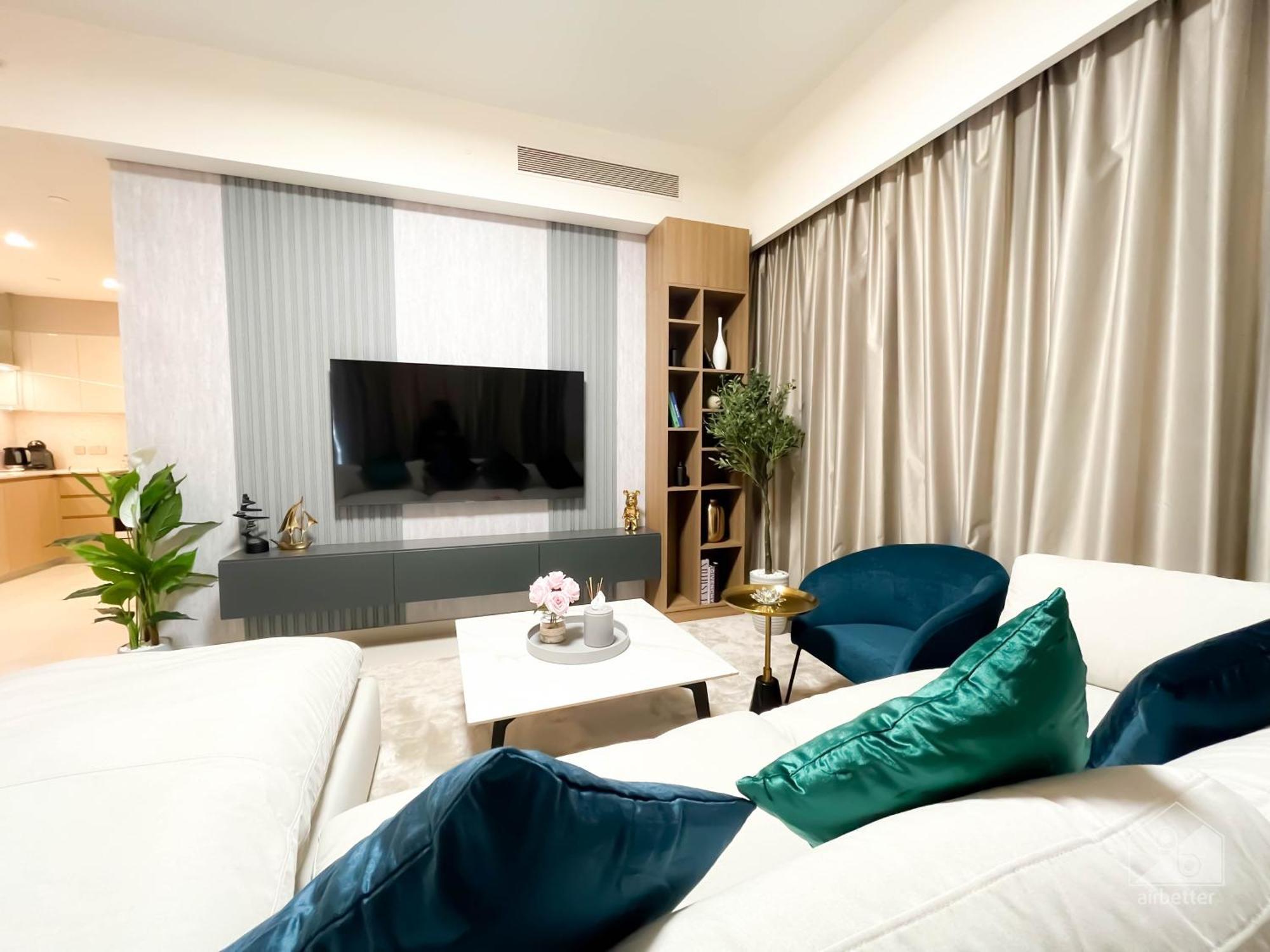 Luxurious With Breathtaking View In Downtown *