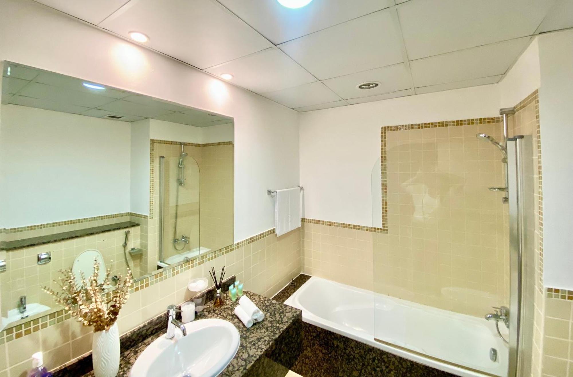 Jbr Full Sea View 2 Bedroom High Floor *