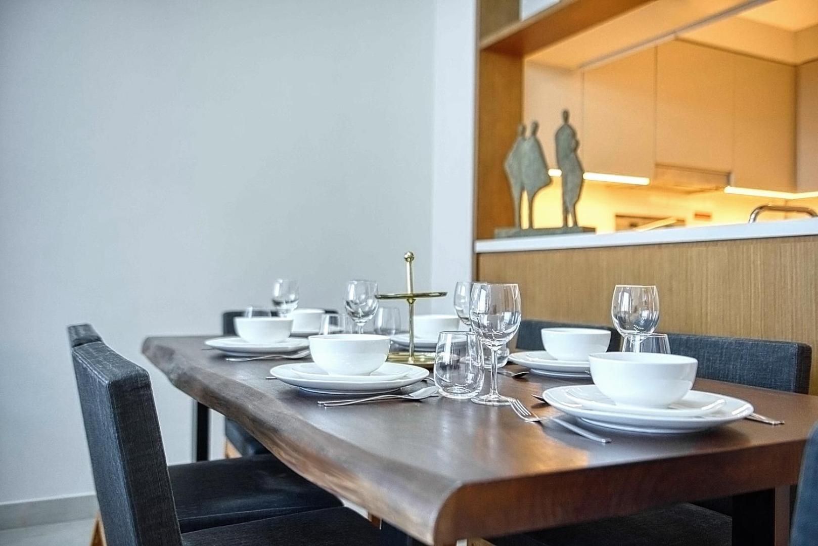 Gorgeous 2 Bedroom With Creek Harbour View Apartment *