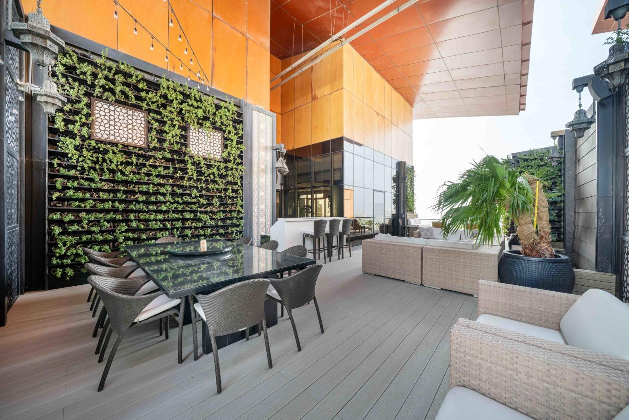Apartment Exclusive Luxury 4 Bedroom Palm Penthouse