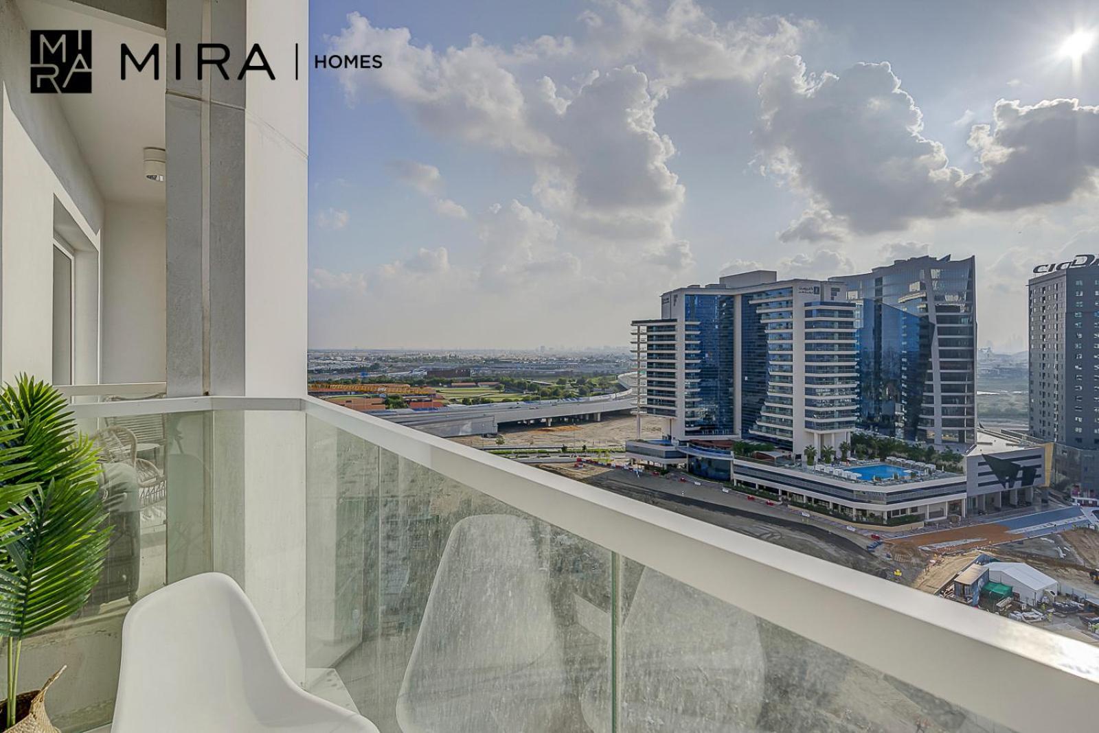 Mira Homes - Lovely In Ag Tower With Free Parking Apartment *