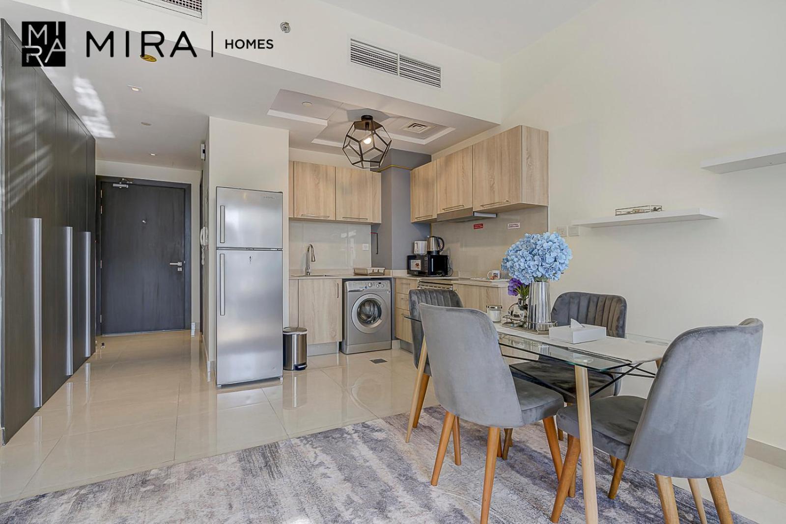 Mira Homes - Lovely In Ag Tower With Free Parking Apartment *