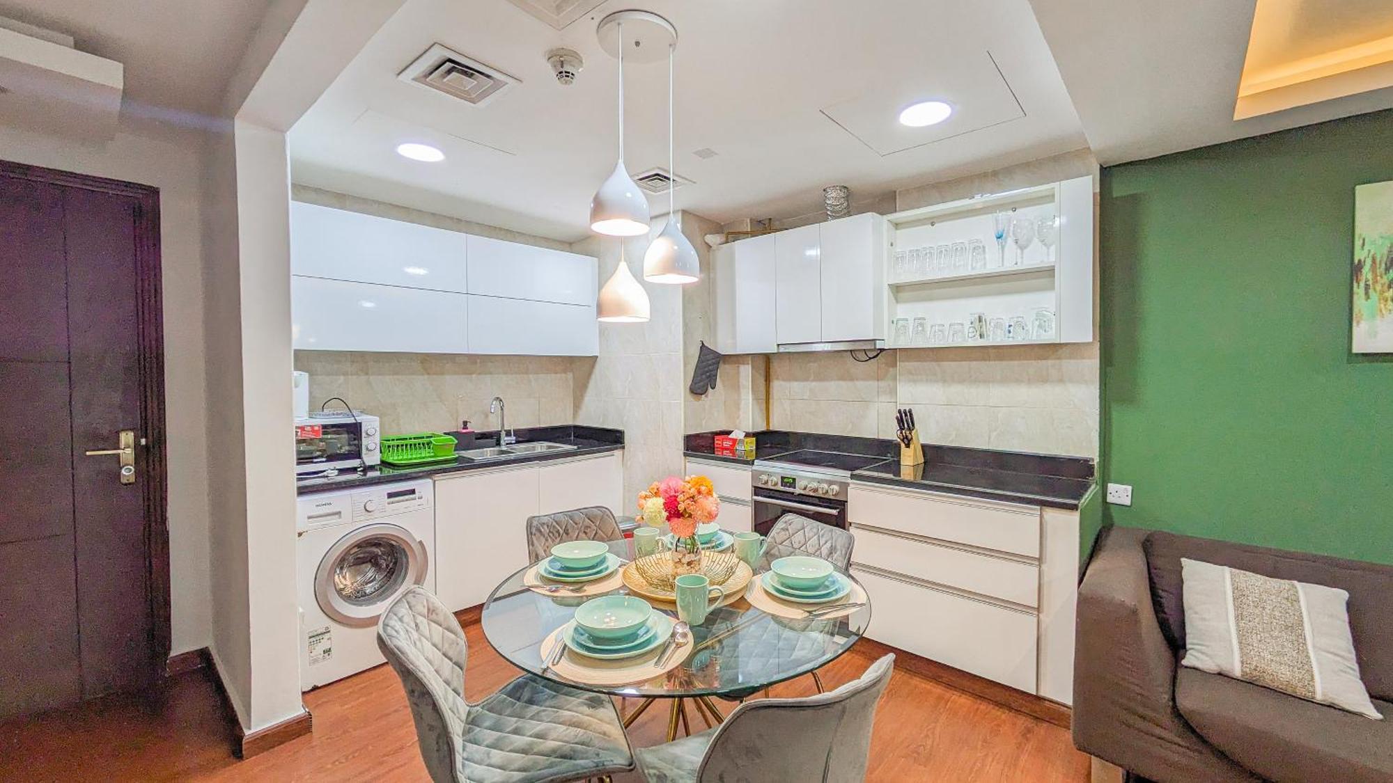 Apartment Cozy In Laya Jvc