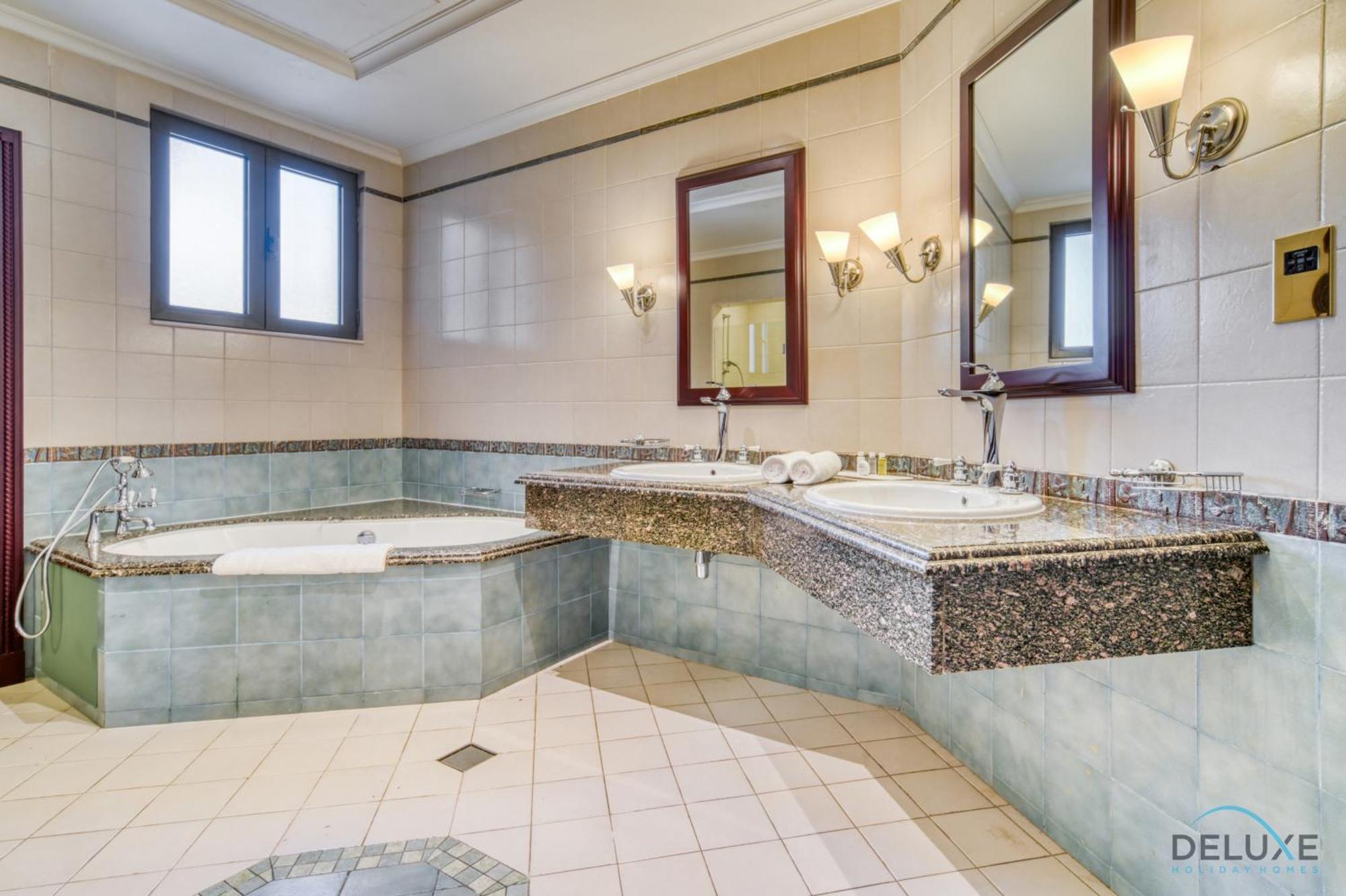 Premier 6br With Assistant's And Private Pool In Frond E Palm Jumeirah By Deluxe Homes Apartment *