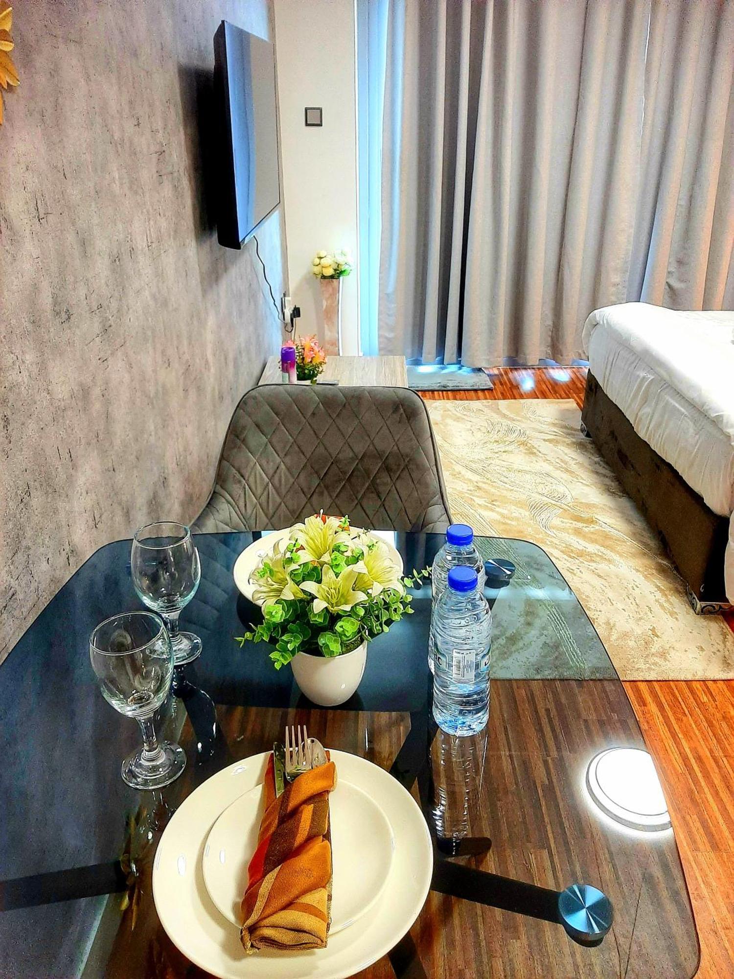 Apartment Cozy In Jumeirah Village Circle, Dubai.