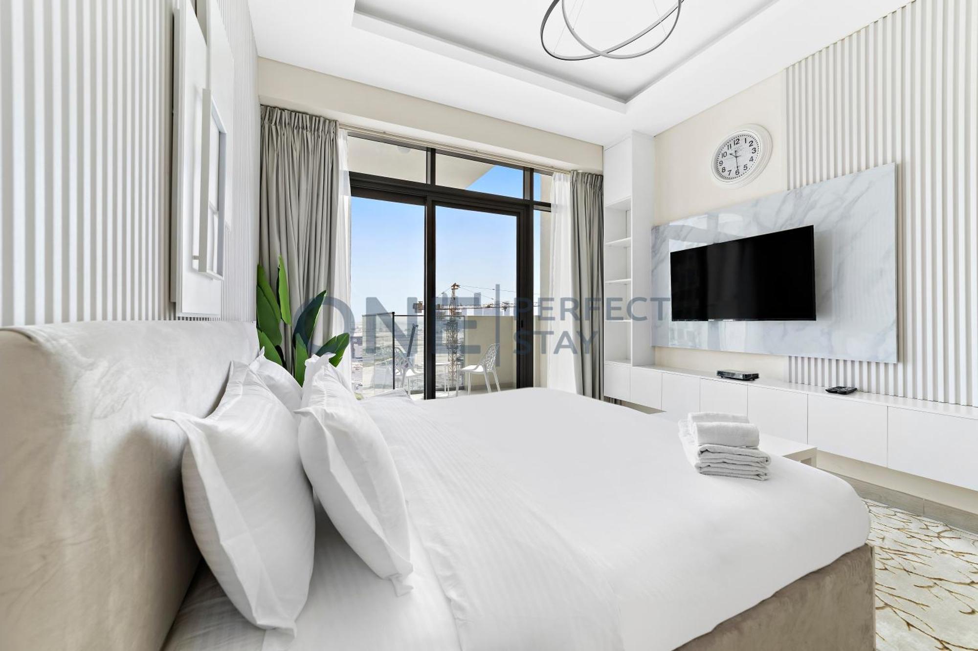 Farhad Azizi - 10 Mins From Airport Apartment