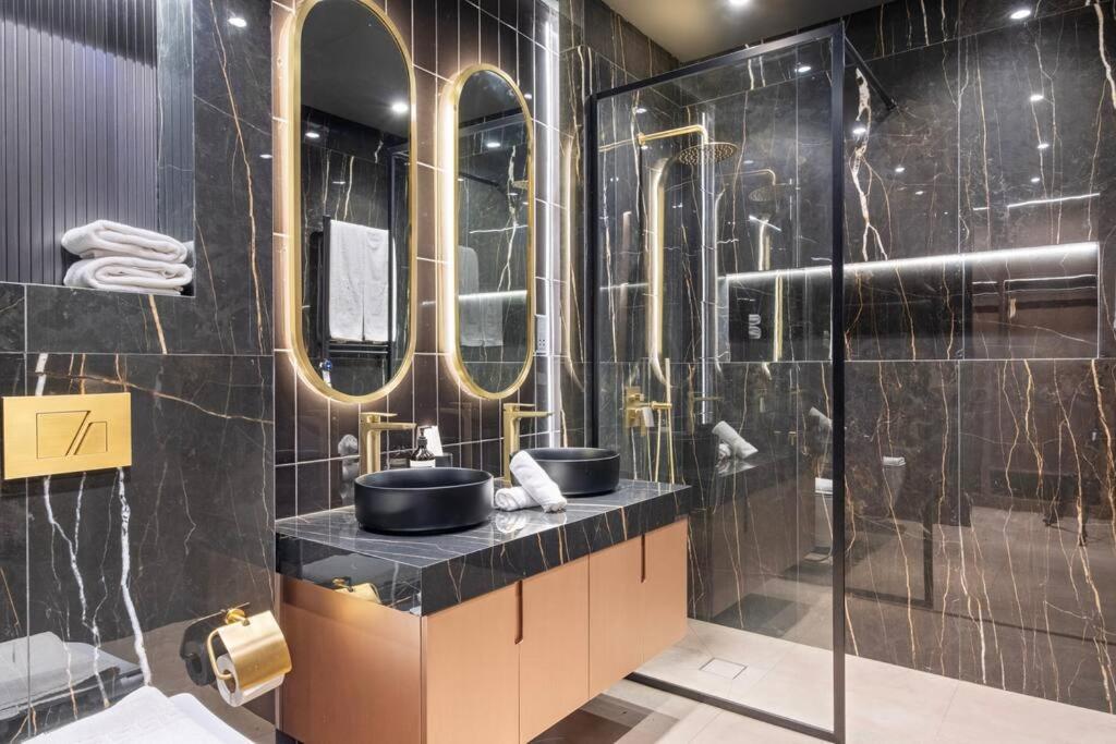 First Class 2br With Burj Khalifa And Downtown View