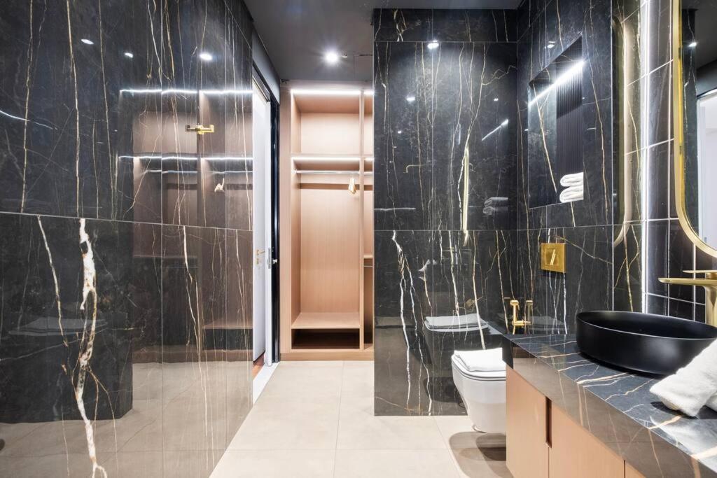 First Class 2br With Burj Khalifa And Downtown View Apartment