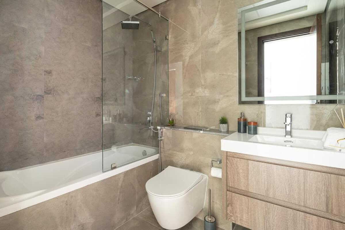 Frank Porter - Majestique 2 Apartment Dubai