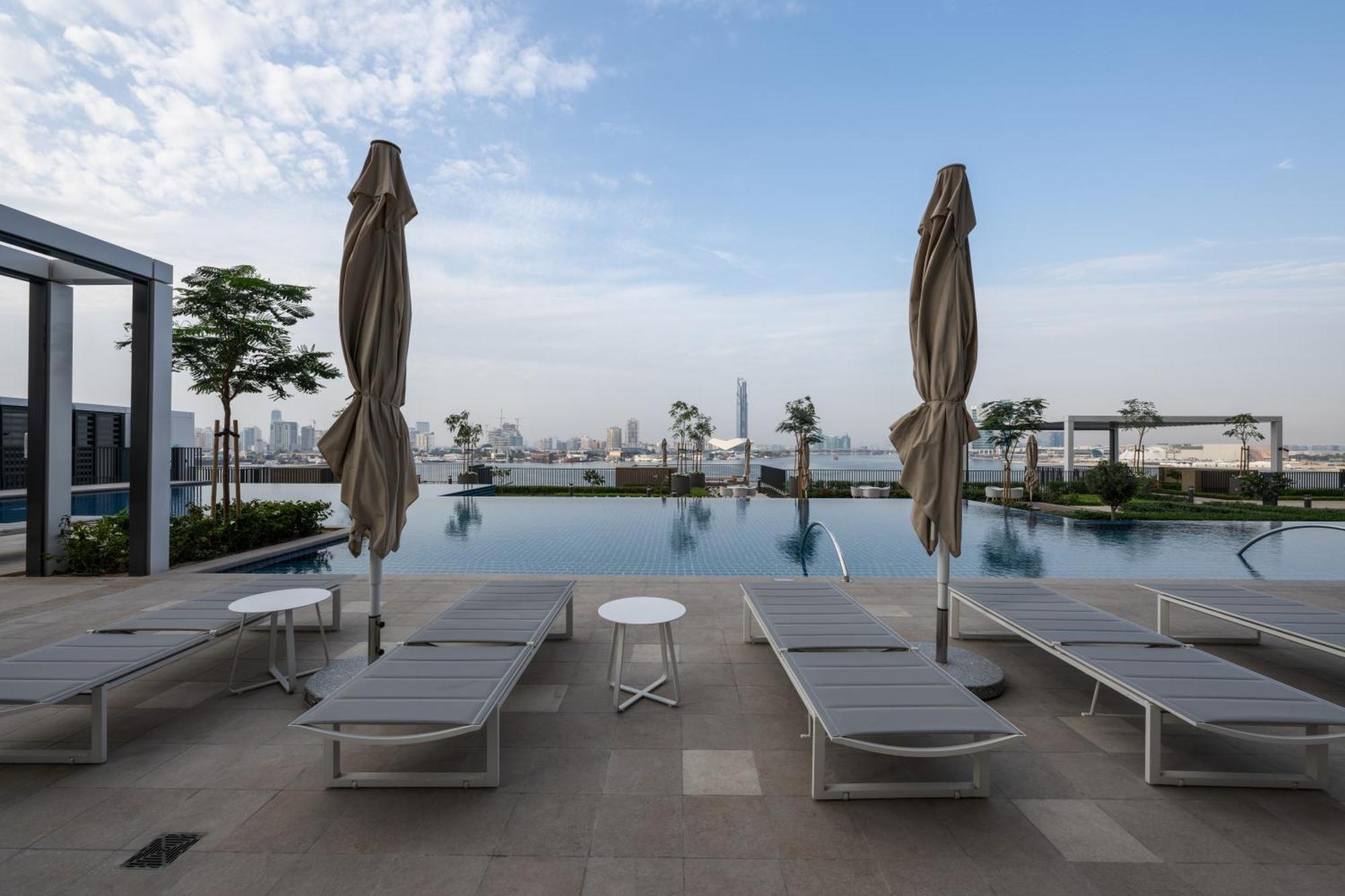 Cozy 1br In Creek Edge Stunning Bay View Swimming Pool Apartment Dubai