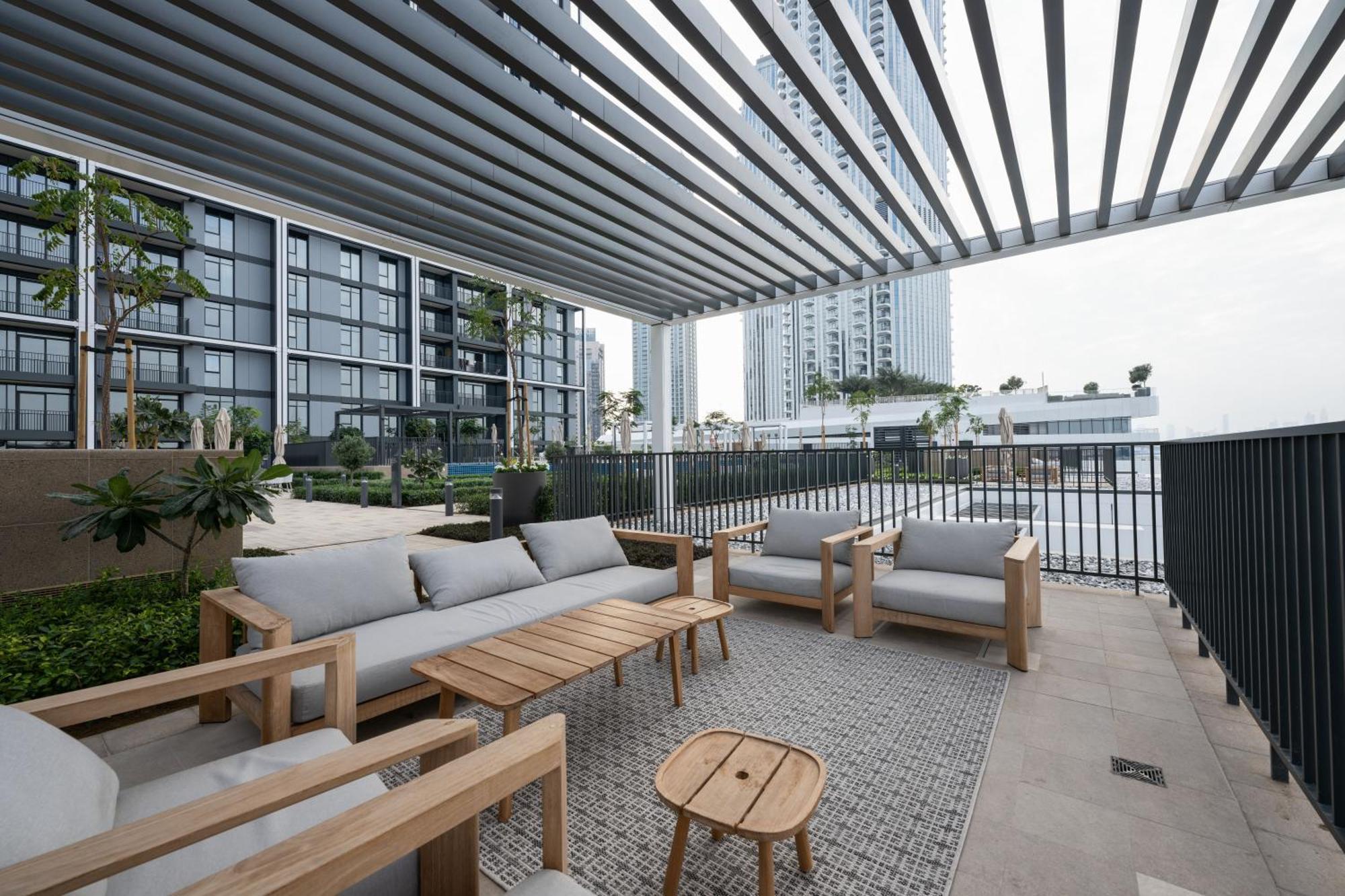Cozy 1br In Creek Edge Stunning Bay View Swimming Pool Dubai
