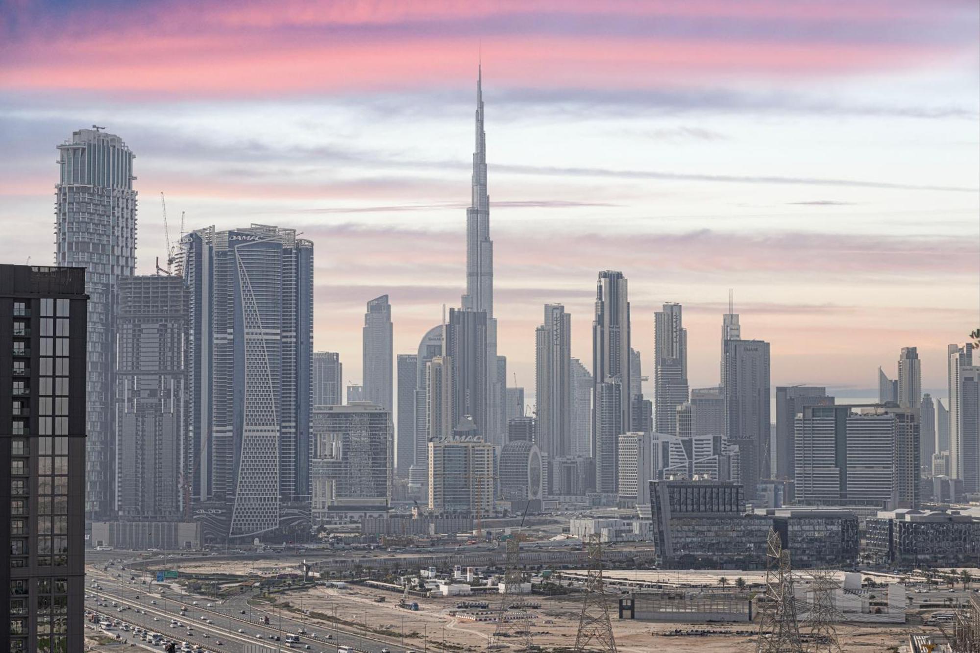 2005 - Modern 3br Apt- Burj Views Dubai