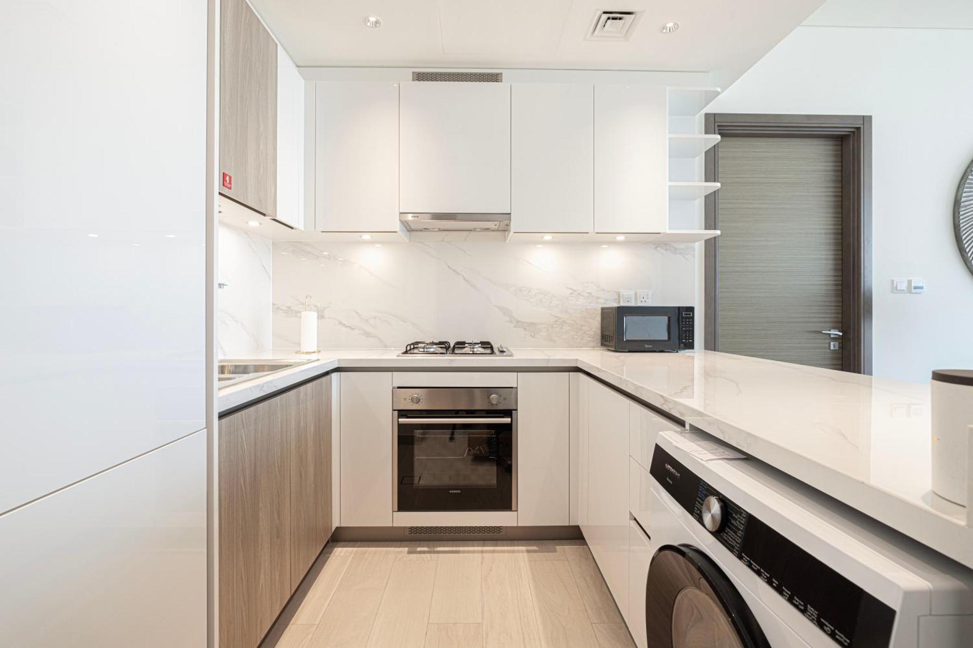 2005 - Modern 3br Apt- Burj Views *