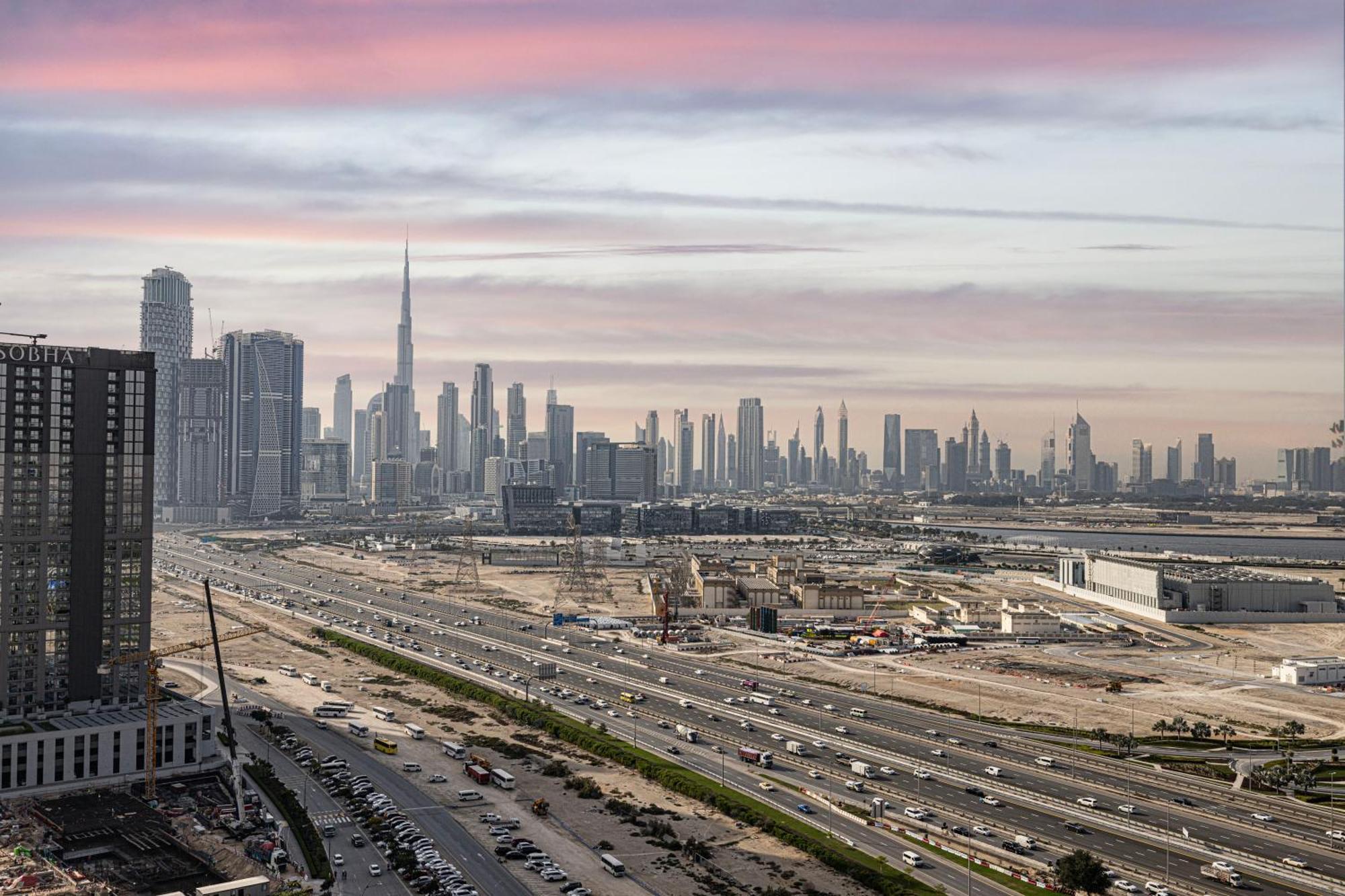 2005 - Modern 3br Apt- Burj Views Apartment