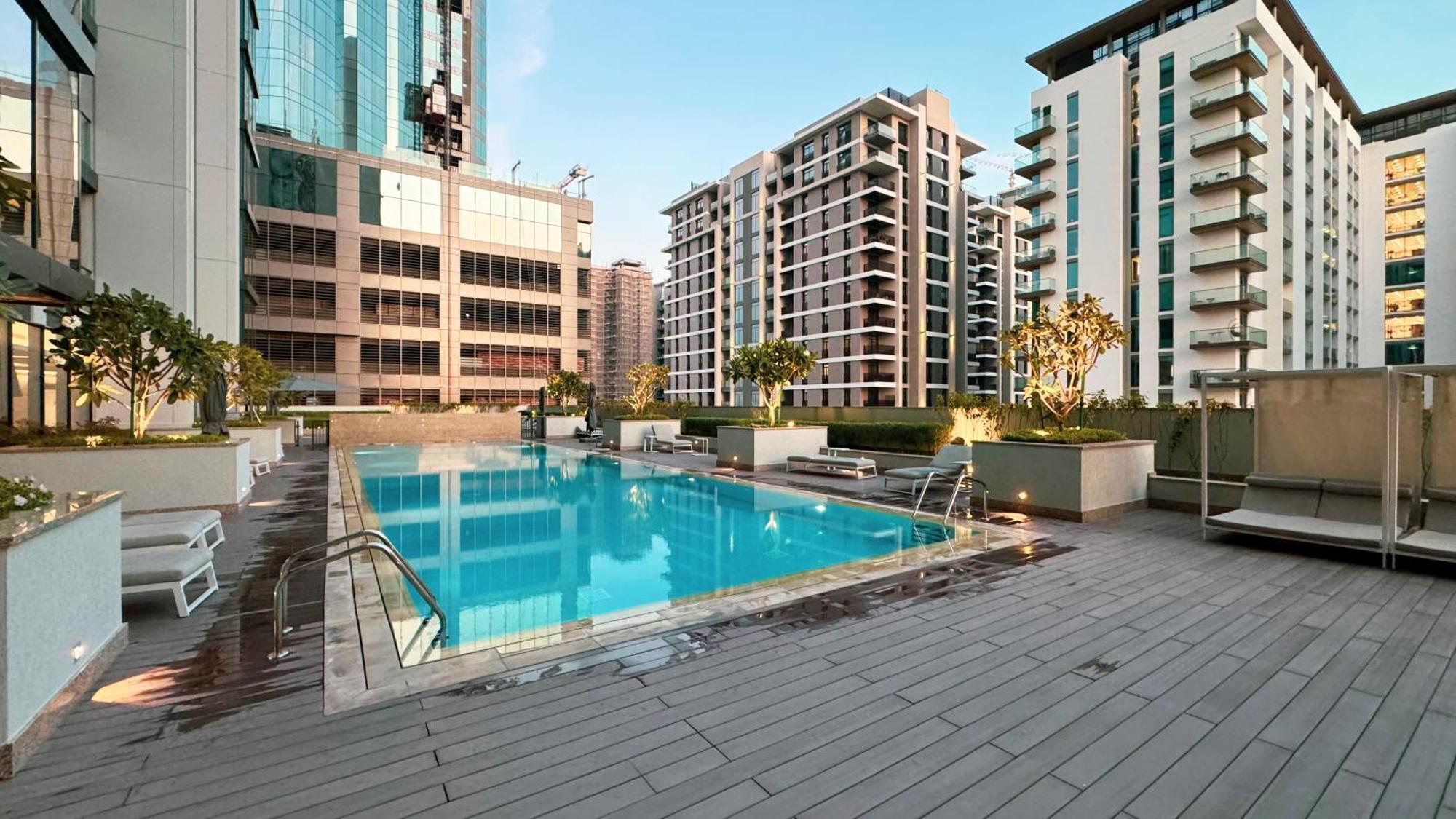 2005 - Modern 3br Apt- Burj Views Apartment *