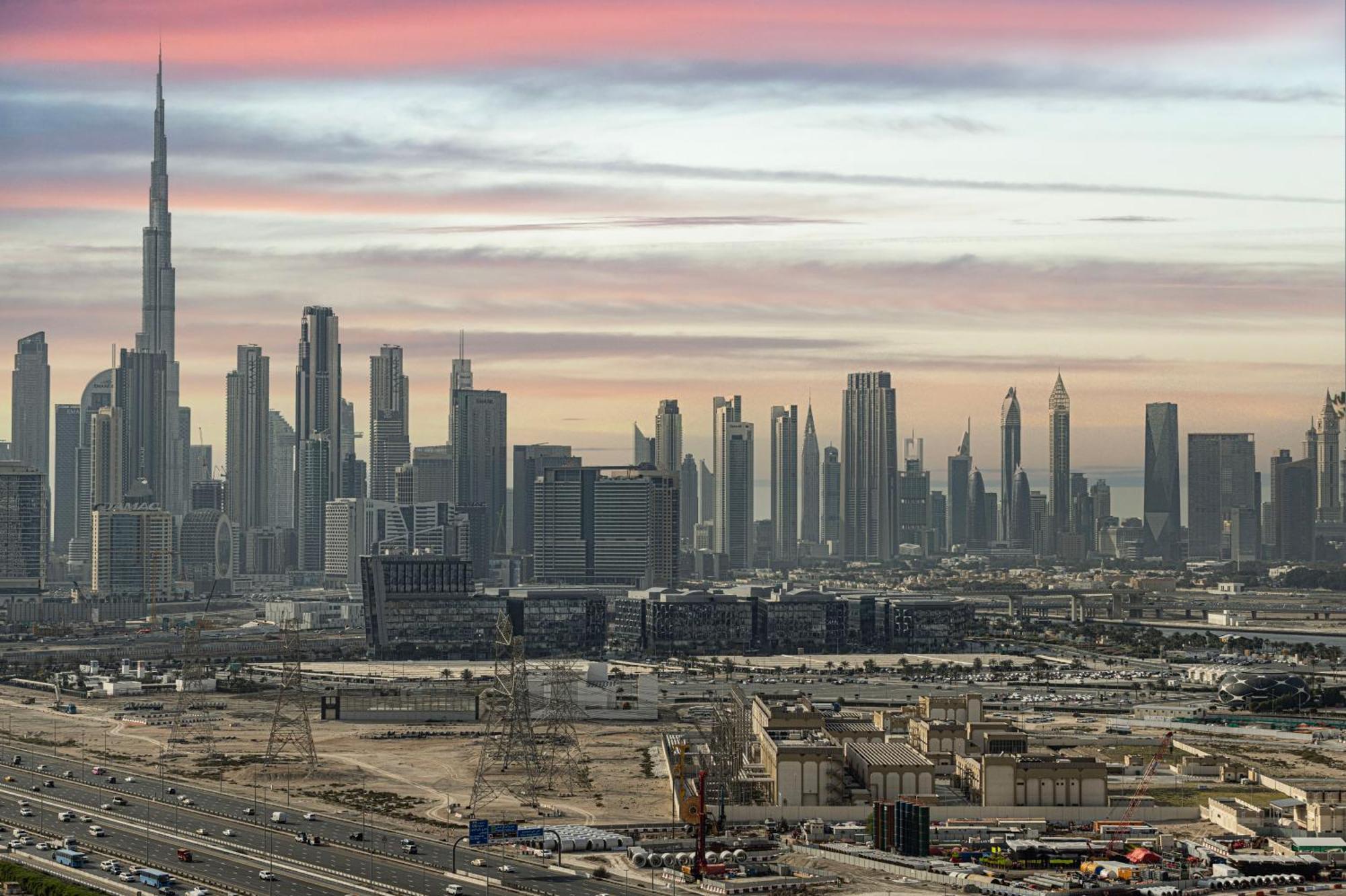 2005 - Modern 3br Apt- Burj Views Dubai