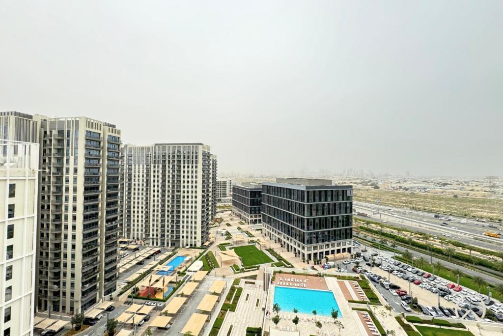 Oraya - Retreat 1br In Collective With Pool View Apartment