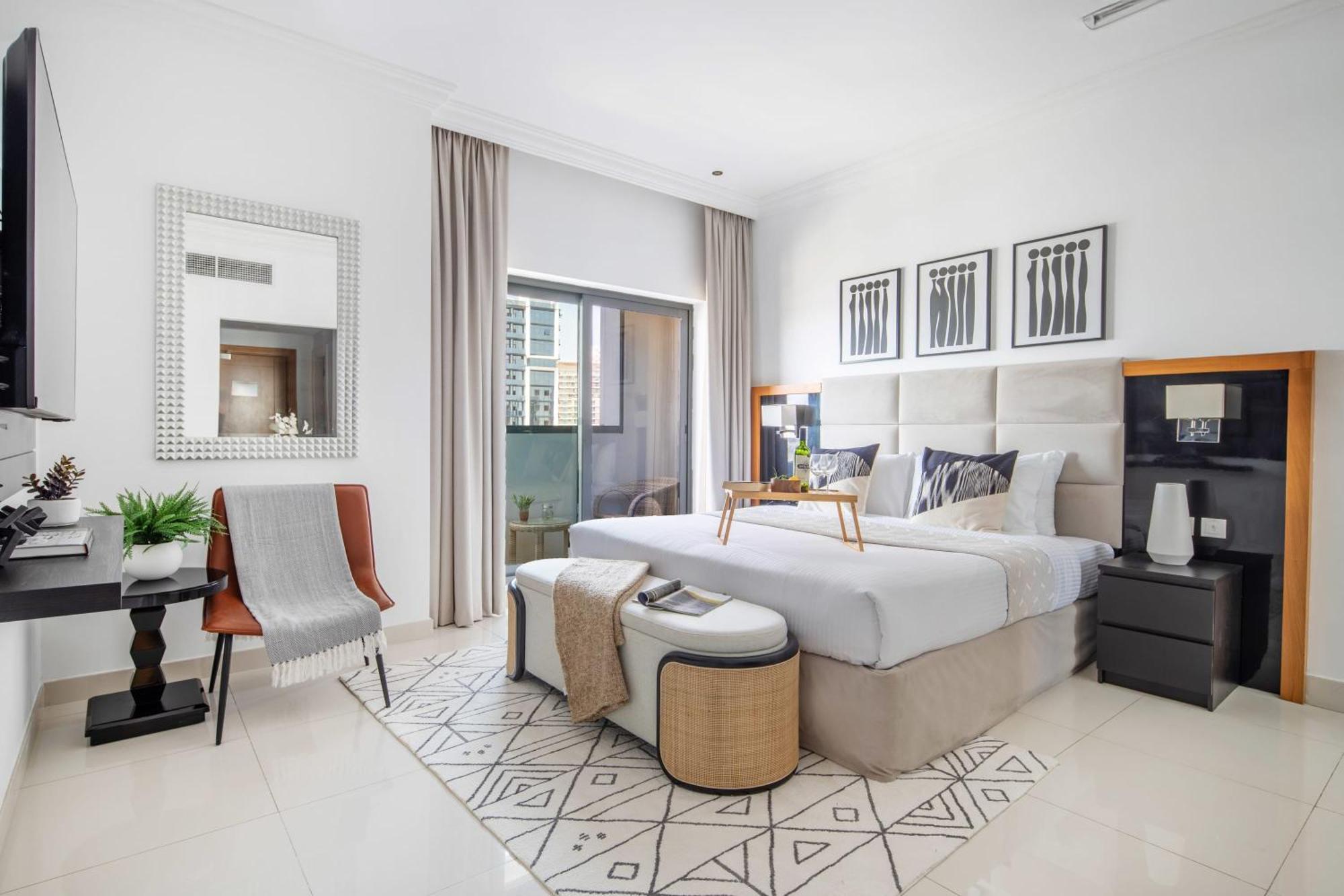 Frank Porter - Capital Bay Tower B Apartment Dubai