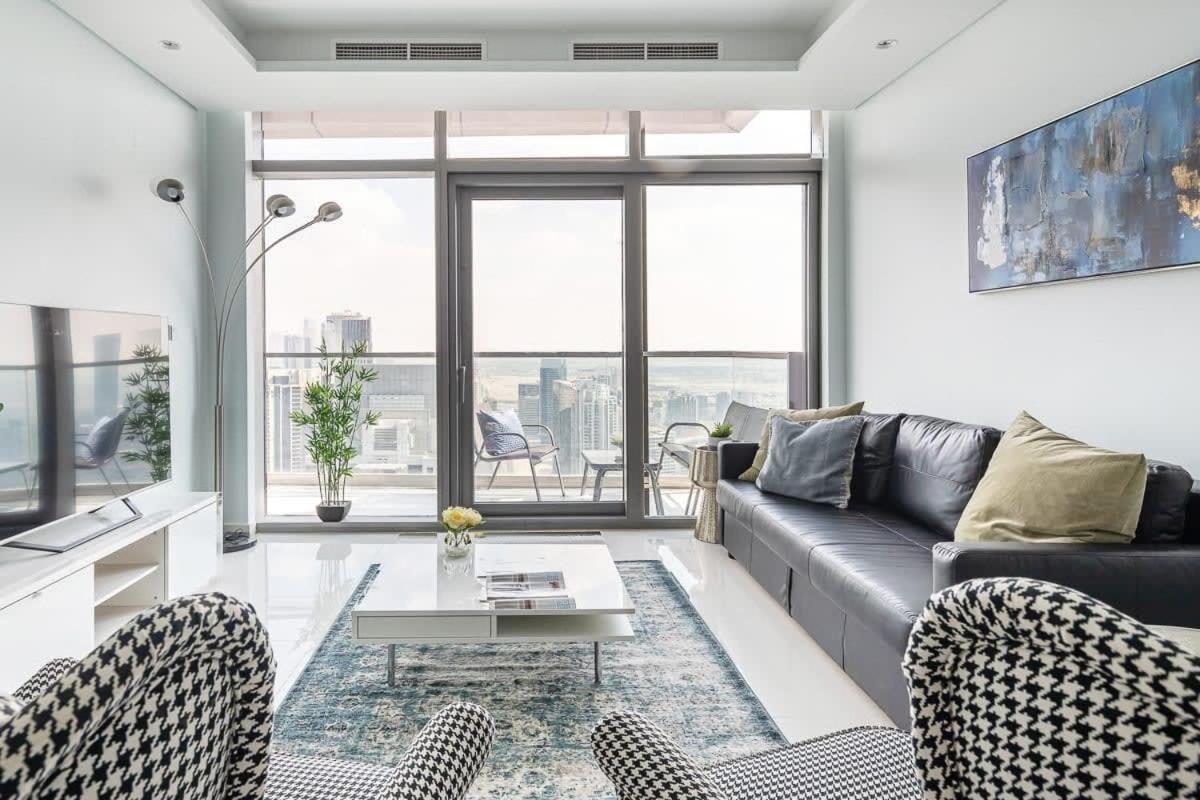 Frank Porter - Paramount Midtown Apartment *