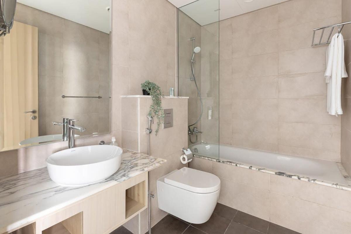 Frank Porter - Paramount Midtown * Dubai