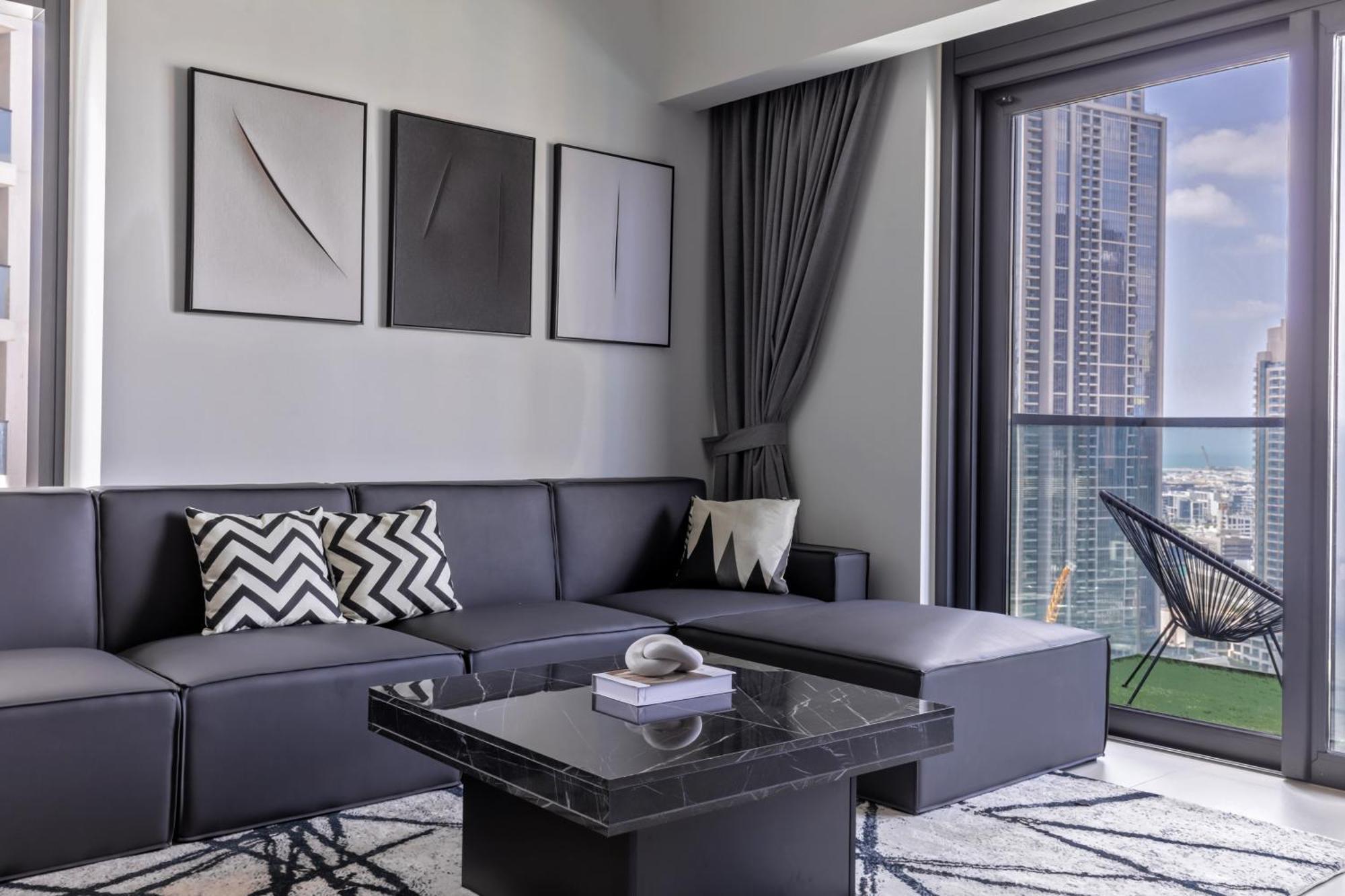 Luxurious 4br W/ Prime Burj Khalifa View Dubai