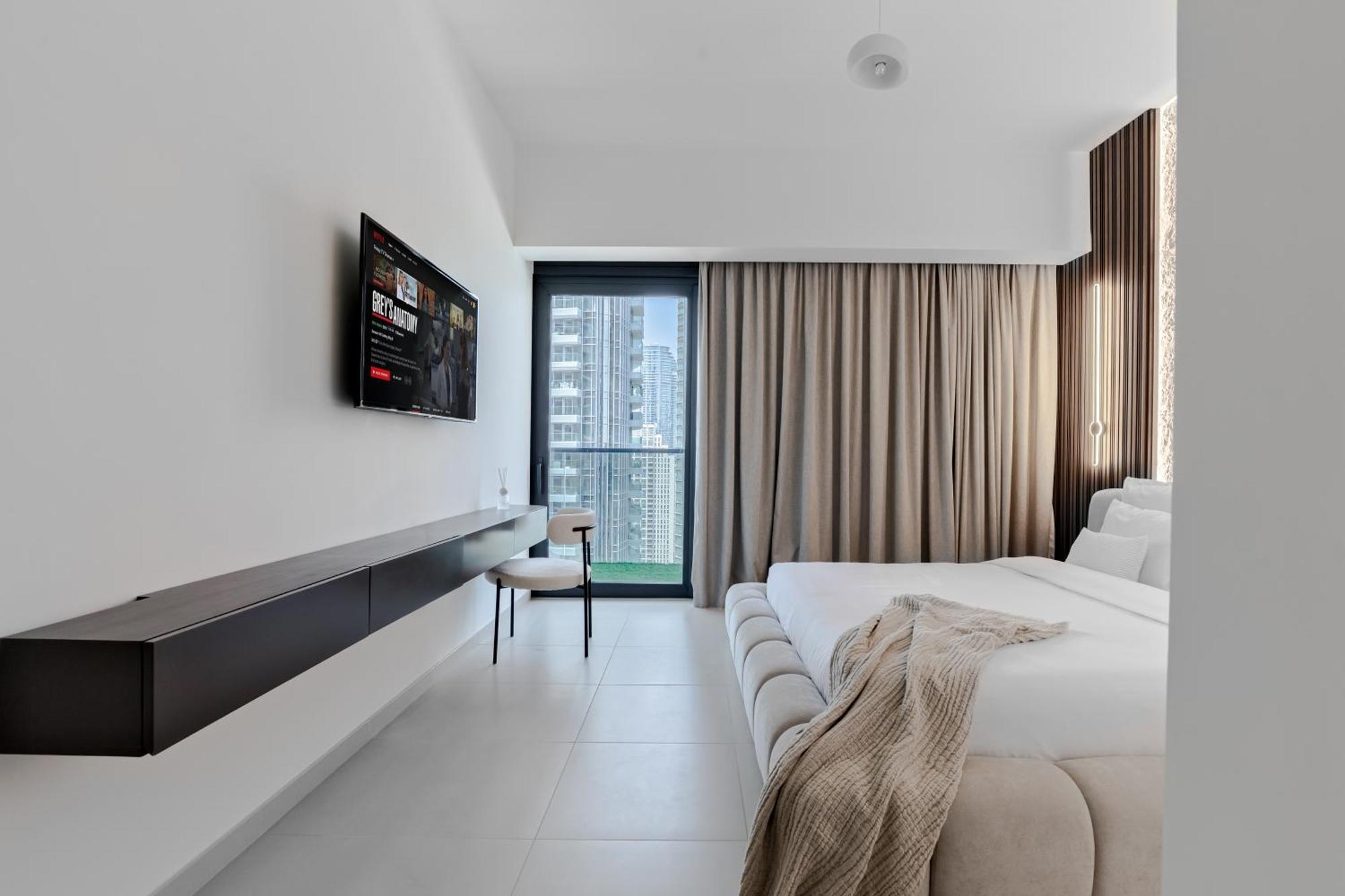 Luxurious 4br W/ Prime Burj Khalifa View