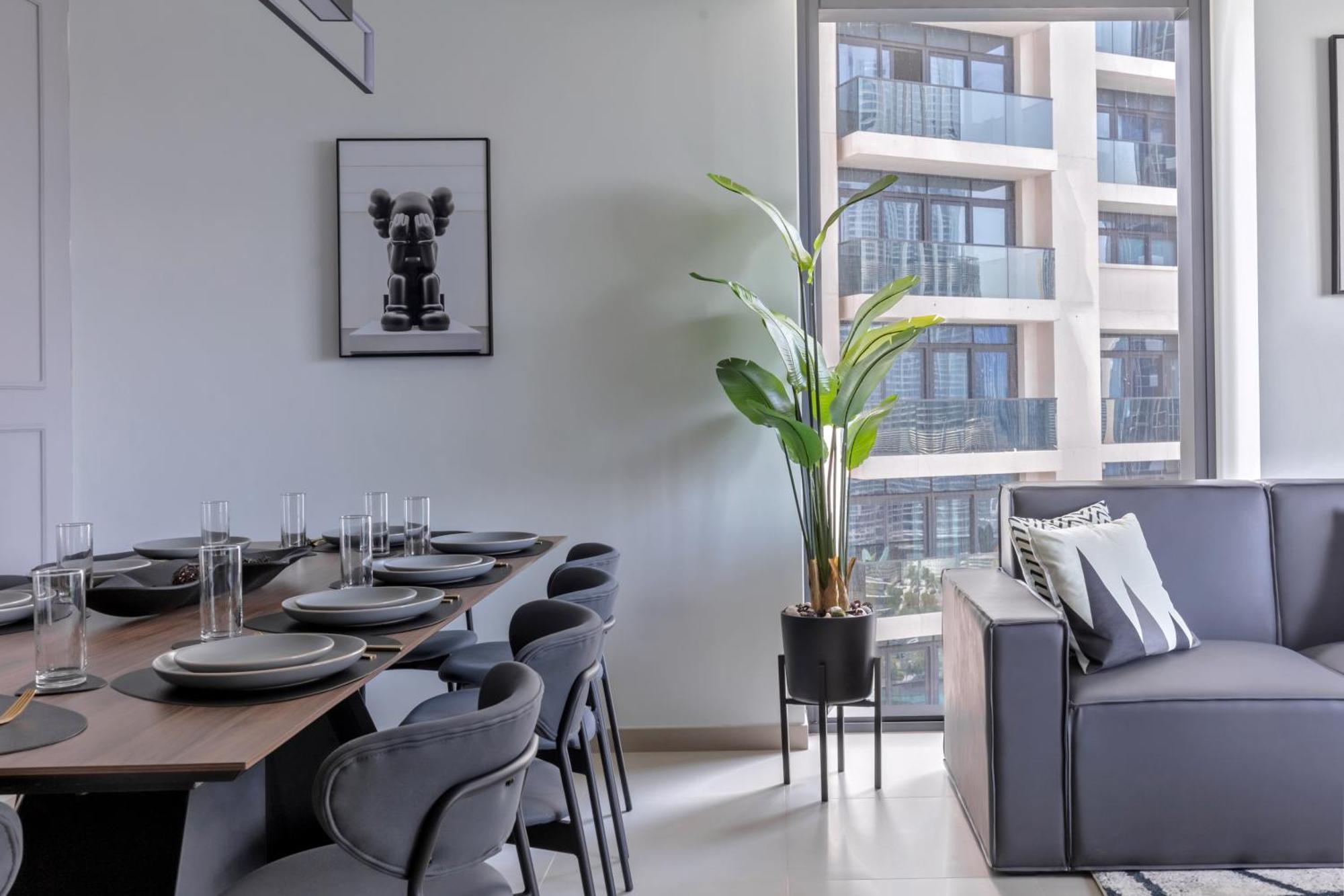 Luxurious 4br W/ Prime Burj Khalifa View Apartment