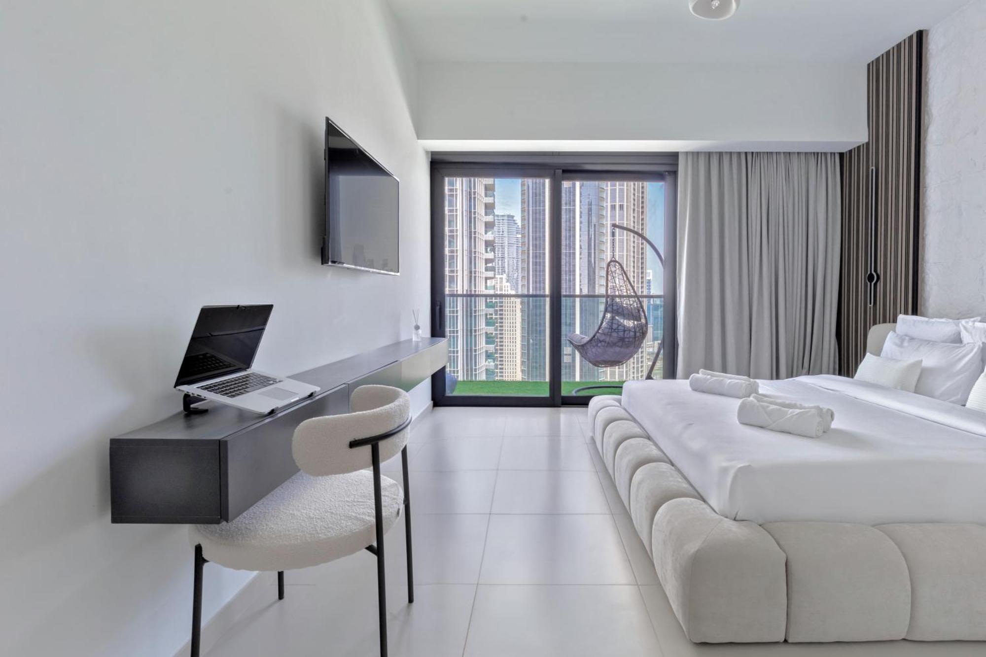 Luxurious 4br W/ Prime Burj Khalifa View
