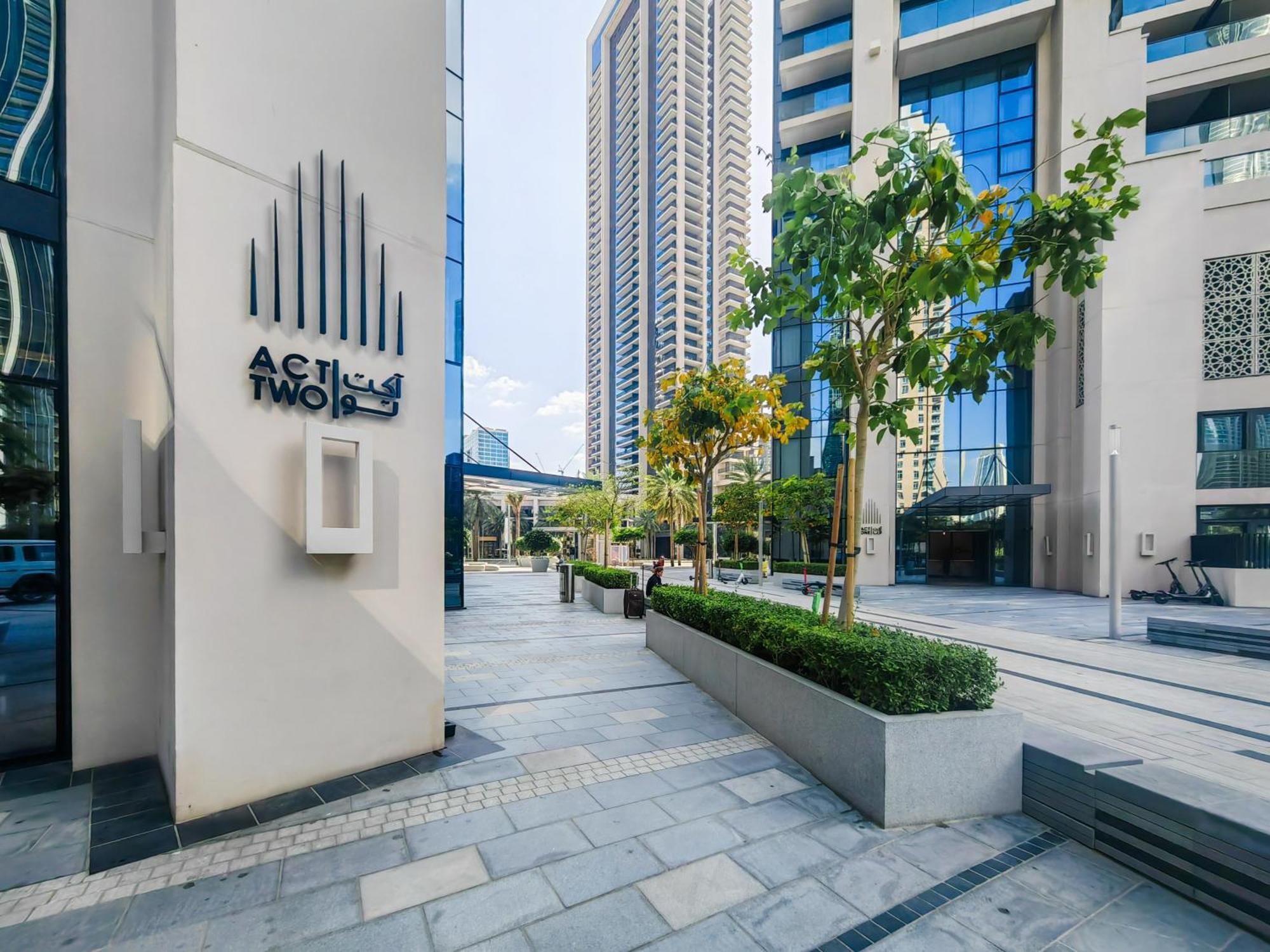 Luxurious 4br W/ Prime Burj Khalifa View *