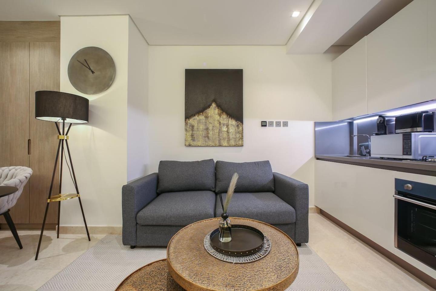 Voguish Studio! Walk To Burj Khalifasleeps 3! Apartment Dubai