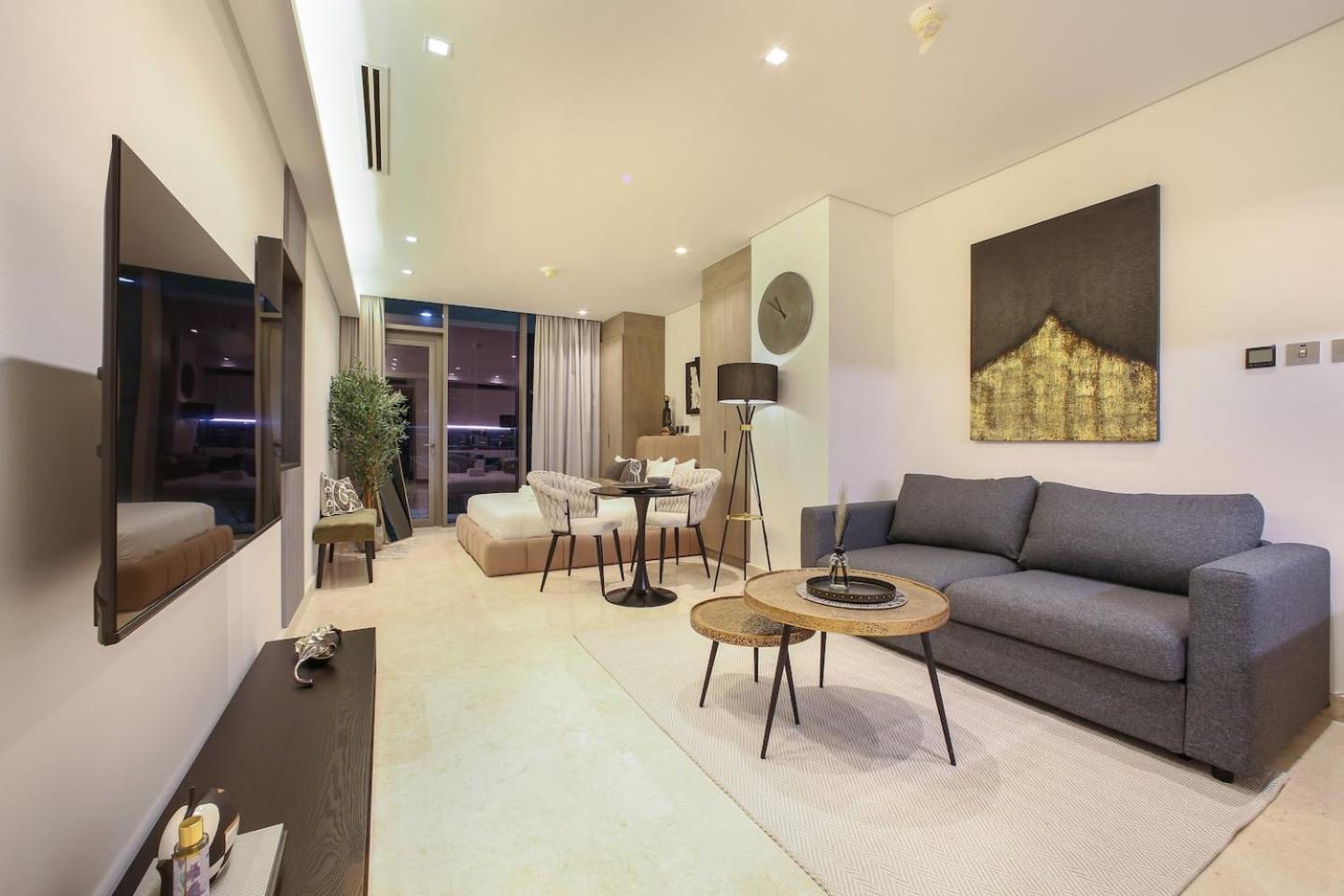 Apartment Voguish Studio! Walk To Burj Khalifasleeps 3! *