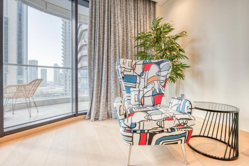 Apartment Rh - Beautiful Furnished, Spacious 01 Bedroom Walk To Mall