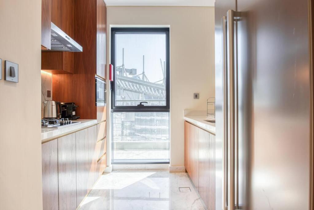 Rh - Beautiful Furnished, Spacious 01 Bedroom Walk To Mall * Dubai