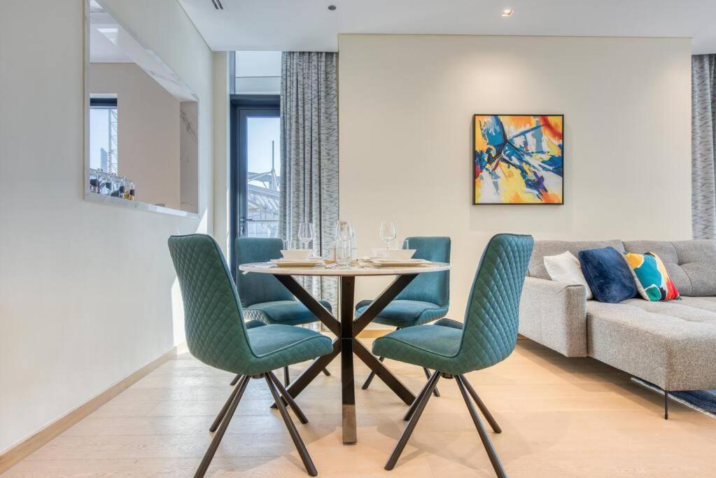 Apartment Rh - Beautiful Furnished, Spacious 01 Bedroom Walk To Mall *