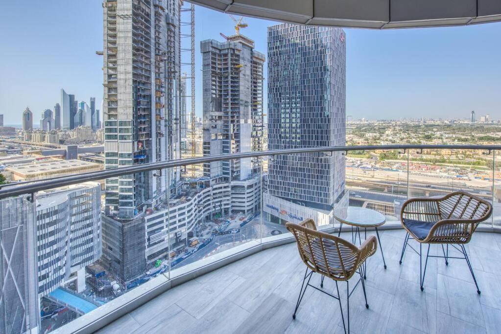 Rh - Beautiful Furnished, Spacious 01 Bedroom Walk To Mall