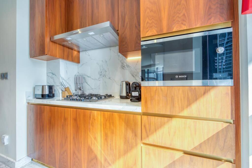 Apartment Rh - Beautiful Furnished, Spacious 01 Bedroom Walk To Mall Dubai