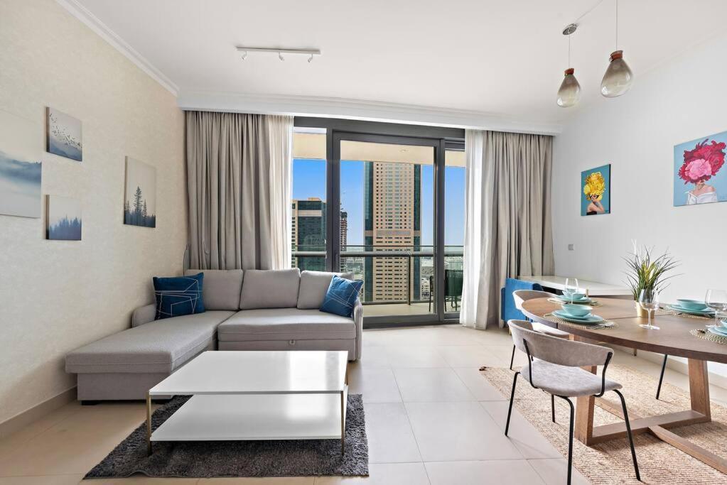 First Class 1br Skyline & Sea View Apartment Dubai
